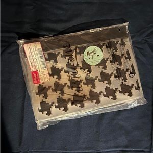 Thirty-one bundle of items